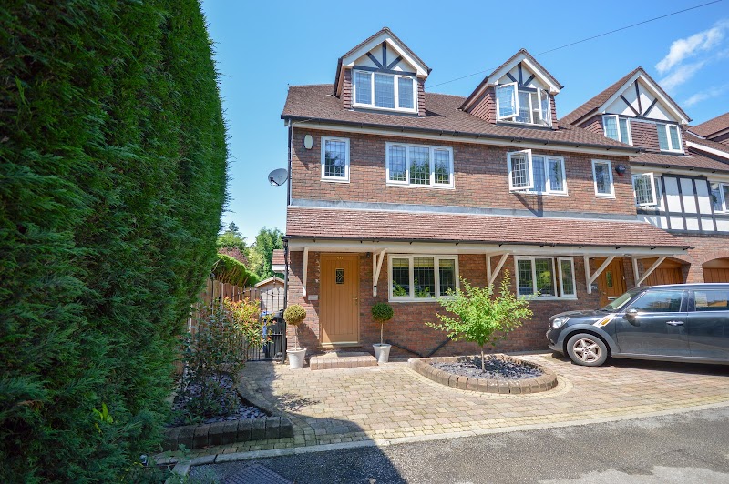 Snapes Estate Agents Bramhall (SALES PAGE ONLY)